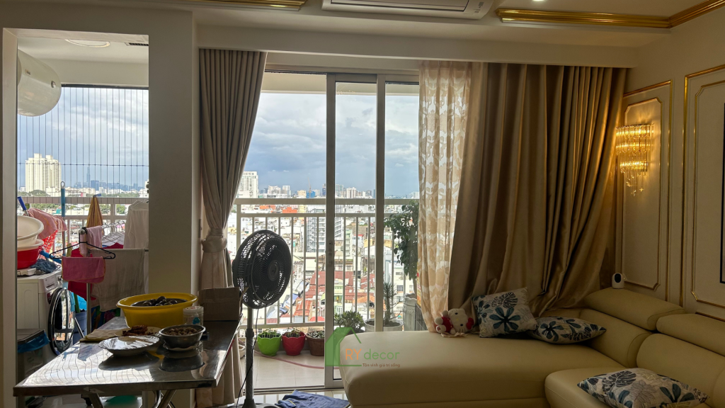 Lucky Palace - 82m2 - Chị T 13 Lucky palace 12.06 phong khach ban cong