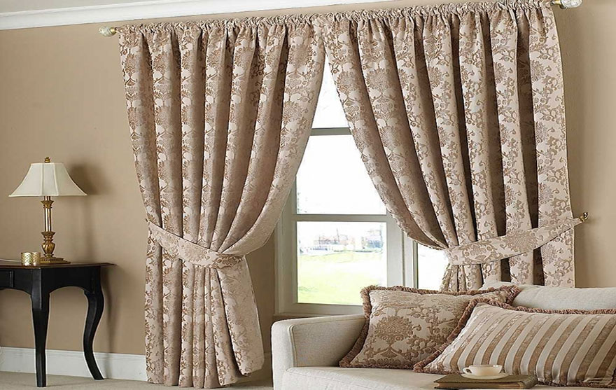 NHỮNG LỖI TRANG TRÍ PHÒNG KHÁCH MÀ BẠN DỄ MẮC PHẢI 3 chọn rèm cửa sặc sỡ trang trí phòng khách